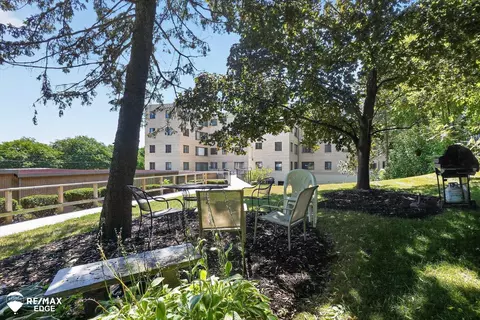 Exterior - 915 E Ct, Flint, MI 48503 photo 4 of 7
