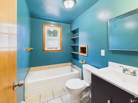 Bath - 855 Mildred, Temperance, MI 48182 photo 3 of 3