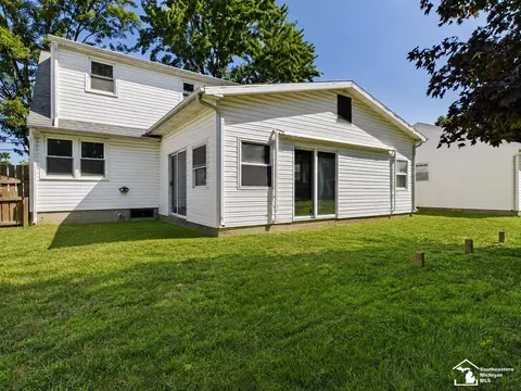 Exterior - 855 Mildred, Temperance, MI 48182 photo 8 of 11