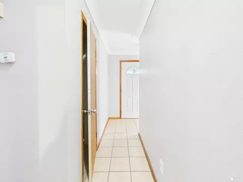 Entry Way - 855 Mildred, Temperance, MI 48182 photo 2 of 3