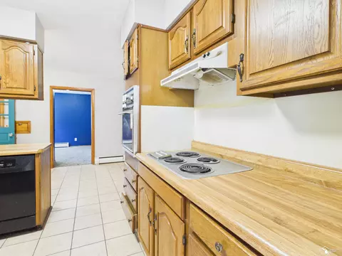Kitchen - 855 Mildred, Temperance, MI 48182 photo 4 of 5