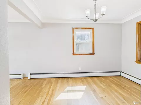 Living - 855 Mildred, Temperance, MI 48182 photo 6 of 8