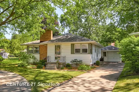 9 Oakland, Essexville, MI 48732