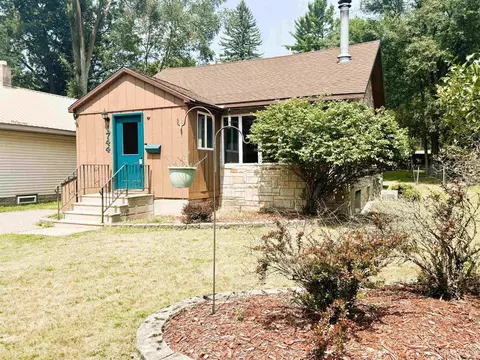 1744 Woodward, Kingsford, MI 49802
