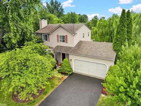 801 Eagle Hts, South Lyon, MI 48178