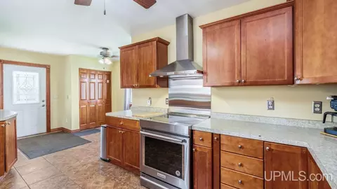 Kitchen - 923 S 6th, Escanaba, MI 49829 photo 5 of 5