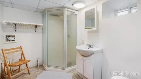Bath - 923 S 6th, Escanaba, MI 49829 photo 4 of 4