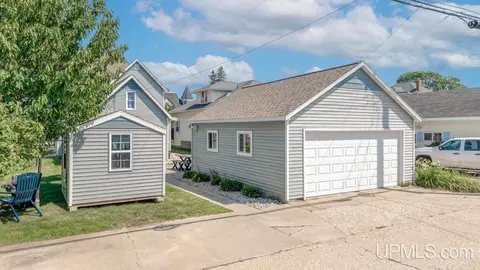 Exterior - 923 S 6th, Escanaba, MI 49829 photo 2 of 2