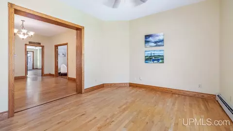 Living - 923 S 6th, Escanaba, MI 49829 photo 2 of 4