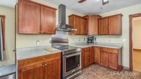 Kitchen - 923 S 6th, Escanaba, MI 49829 photo 4 of 5