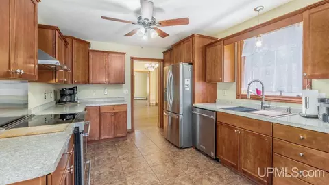 Kitchen - 923 S 6th, Escanaba, MI 49829 photo 1 of 5