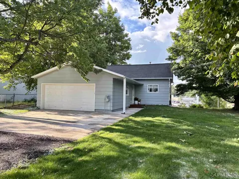 2003 W W Rdg, Marquette, MI 49855