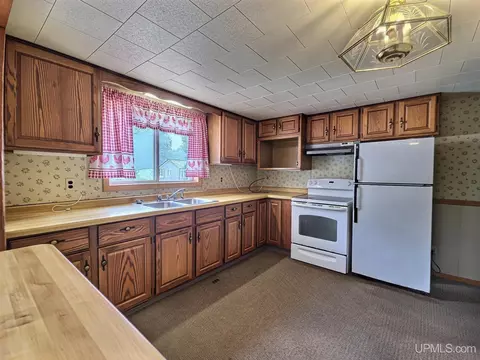 Kitchen - 207 Pine, Greenland, MI 49929 photo 1 of 2