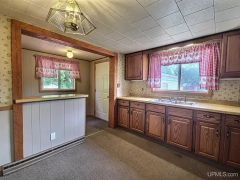 Kitchen - 207 Pine, Greenland, MI 49929 photo 2 of 2
