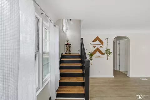 Entry Way - 524 N Roessler, Monroe, MI 48162 photo 2 of 4