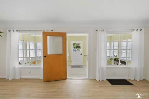 Entry Way - 524 N Roessler, Monroe, MI 48162 photo 1 of 4