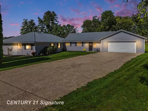 474 W Taylor, Sanford, MI 48657