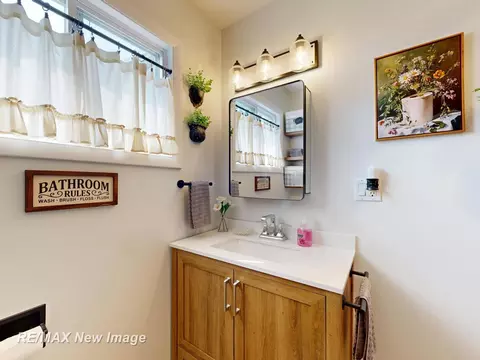 Bath - 12608 Gera, Birch Run, MI 48415 photo 1 of 4