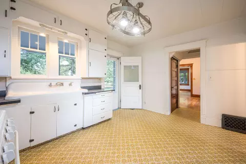 Kitchen - 330 S Antler, Gladwin, MI 48624 photo 4 of 5