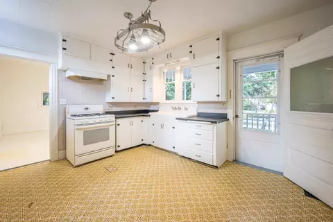 Kitchen - 330 S Antler, Gladwin, MI 48624 photo 3 of 5