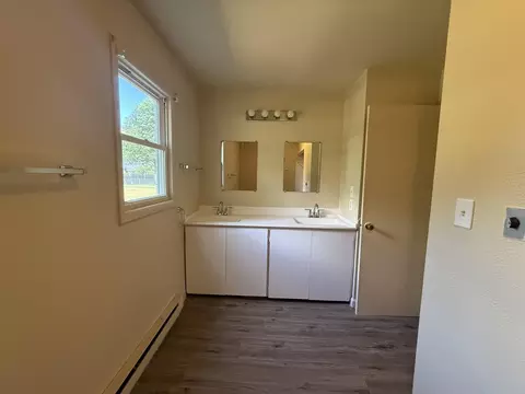 Bath - 810 W First, Gladwin, MI 48624 photo 3 of 8
