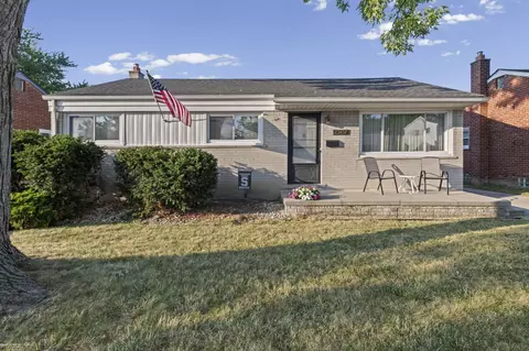 23037 Port, Saint Clair Shores, MI 48082