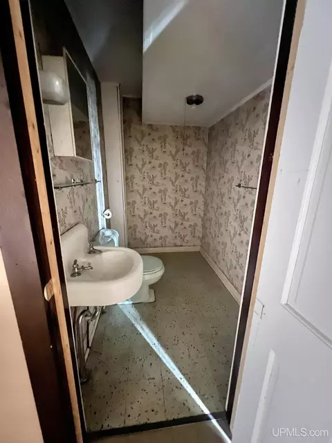 Bath - 511 Bell, Channing, MI 49815 photo 3 of 4