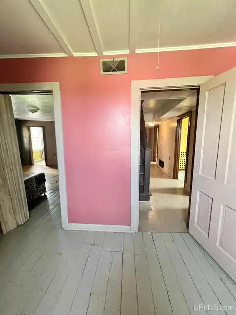 Entry Way - 511 Bell, Channing, MI 49815 photo 9 of 17
