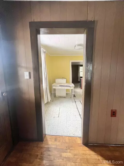 Entry Way - 511 Bell, Channing, MI 49815 photo 6 of 17