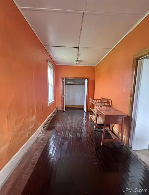 Entry Way - 511 Bell, Channing, MI 49815 photo 2 of 17