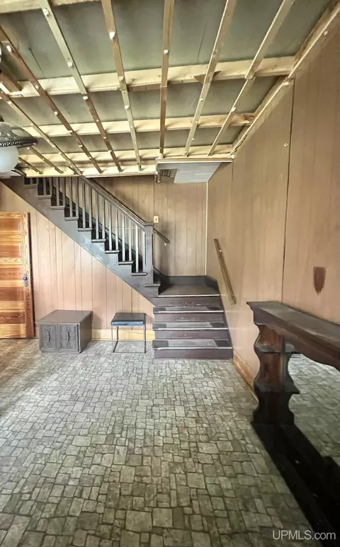 Entry Way - 511 Bell, Channing, MI 49815 photo 3 of 17