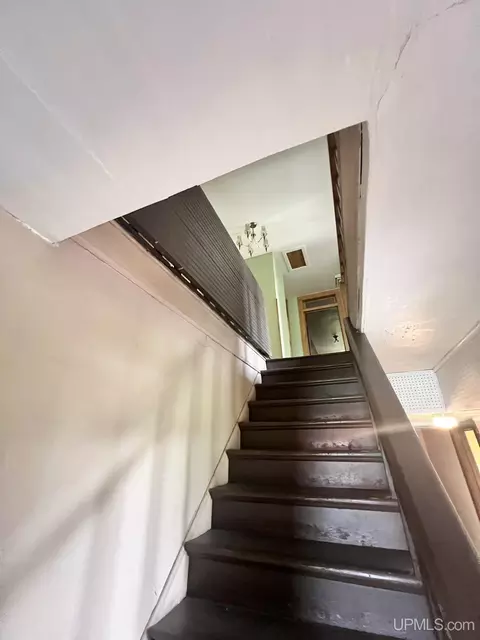 Entry Way - 511 Bell, Channing, MI 49815 photo 12 of 17