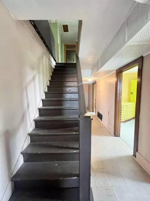 Entry Way - 511 Bell, Channing, MI 49815 photo 11 of 17