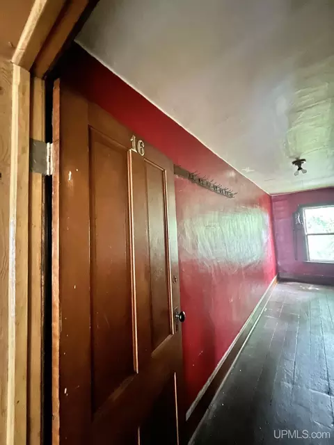 Entry Way - 511 Bell, Channing, MI 49815 photo 16 of 17