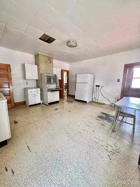 Kitchen - 511 Bell, Channing, MI 49815 photo 1 of 4