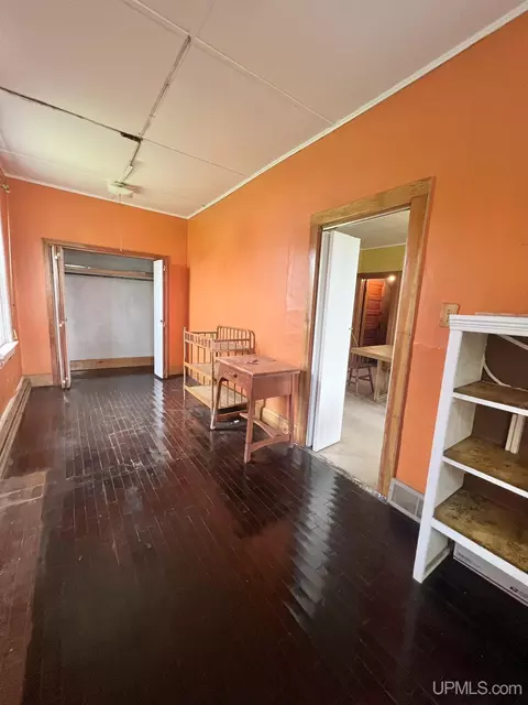 Entry Way - 511 Bell, Channing, MI 49815 photo 1 of 17