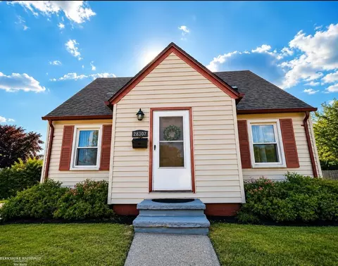 28307 Essex, Roseville, MI 48066