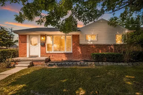 26001 Fernwood, Roseville, MI 48066