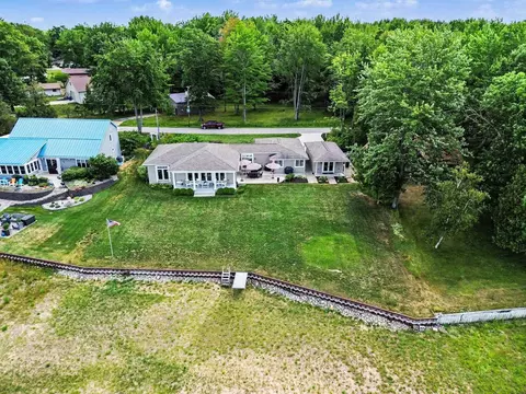 Exterior - 71 E Lakeshore, Hope, MI 48628 photo 4 of 10