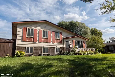 49234 Michelle Ann, New Baltimore, MI 48051