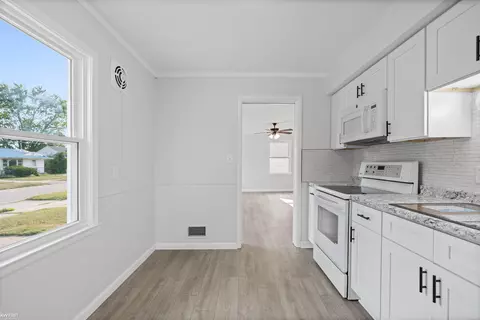 Kitchen - 3922 Hogarth, Flint, MI 48532 photo 2 of 2