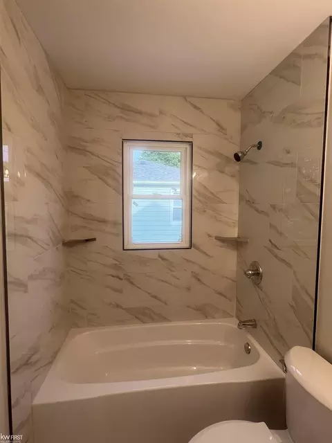 Bath - 3922 Hogarth, Flint, MI 48532 photo 2 of 4