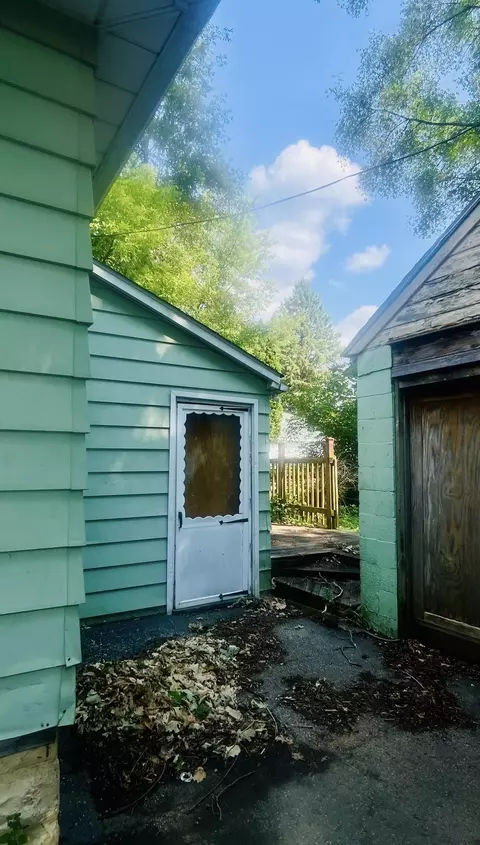 Exterior - 743 Nuebert, Flint, MI 48507 photo 3 of 4