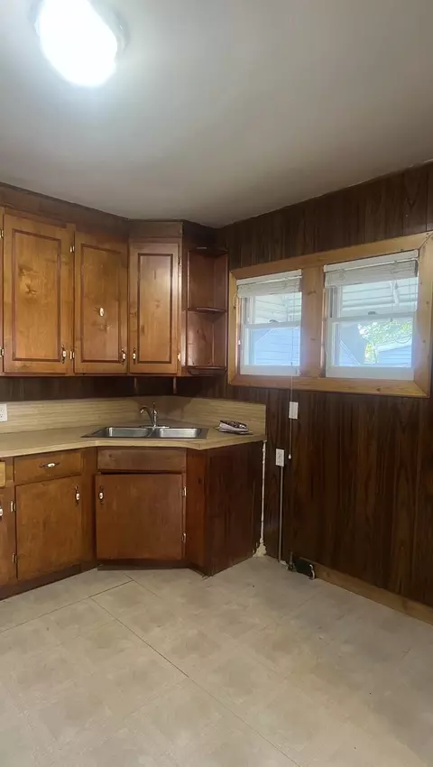 Kitchen - 743 Nuebert, Flint, MI 48507 photo 1 of 2