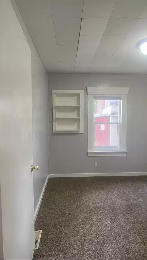 Bedroom - 743 Nuebert, Flint, MI 48507 photo 2 of 3