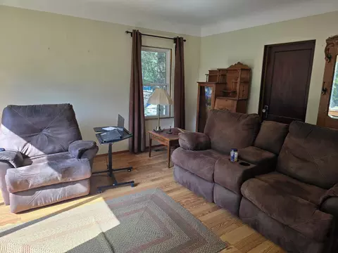 Living - 1271 S Dye, Flint, MI 48532 photo 1 of 7