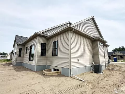 Exterior - 798 E Sweet Briar, Monroe, MI 48161 photo 6 of 6