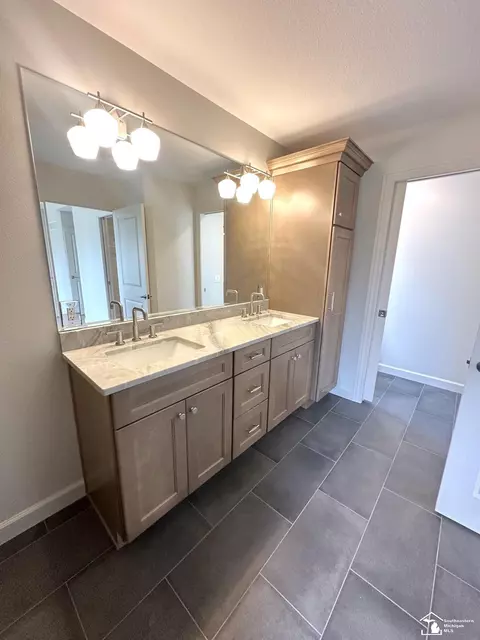 Bath - 798 E Sweet Briar, Monroe, MI 48161 photo 5 of 6