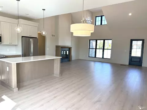 Living - 798 E Sweet Briar, Monroe, MI 48161 photo 3 of 4