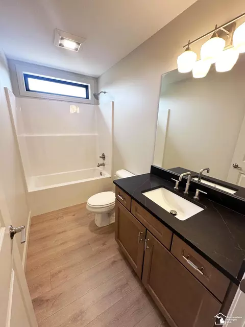 Bath - 798 E Sweet Briar, Monroe, MI 48161 photo 6 of 6